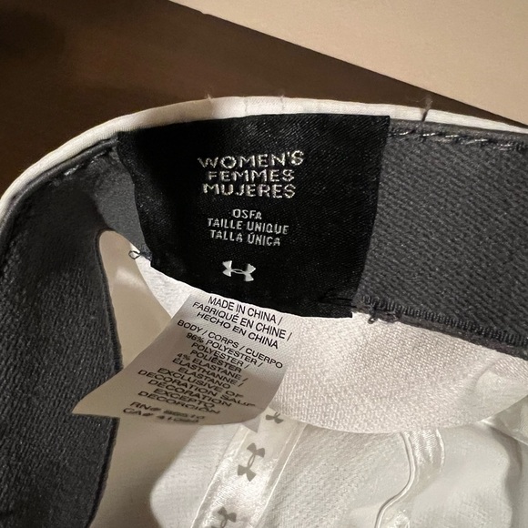 Under Armour White Silver Logo Baseball Hat - Picture 4 of 4